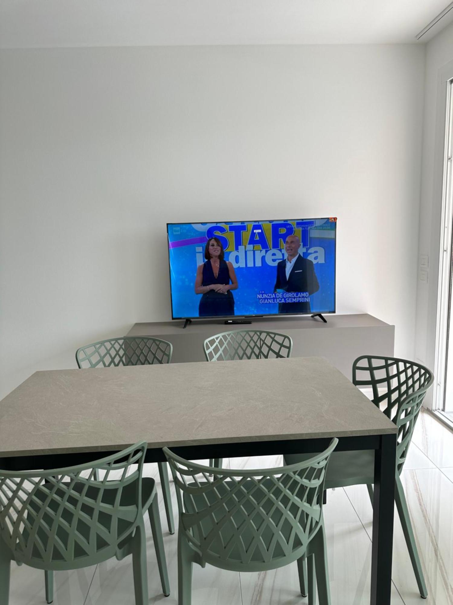 Beach Palace With Small Swimming Pool, Private Beach, Parking Lido di Jesolo Exteriör bild