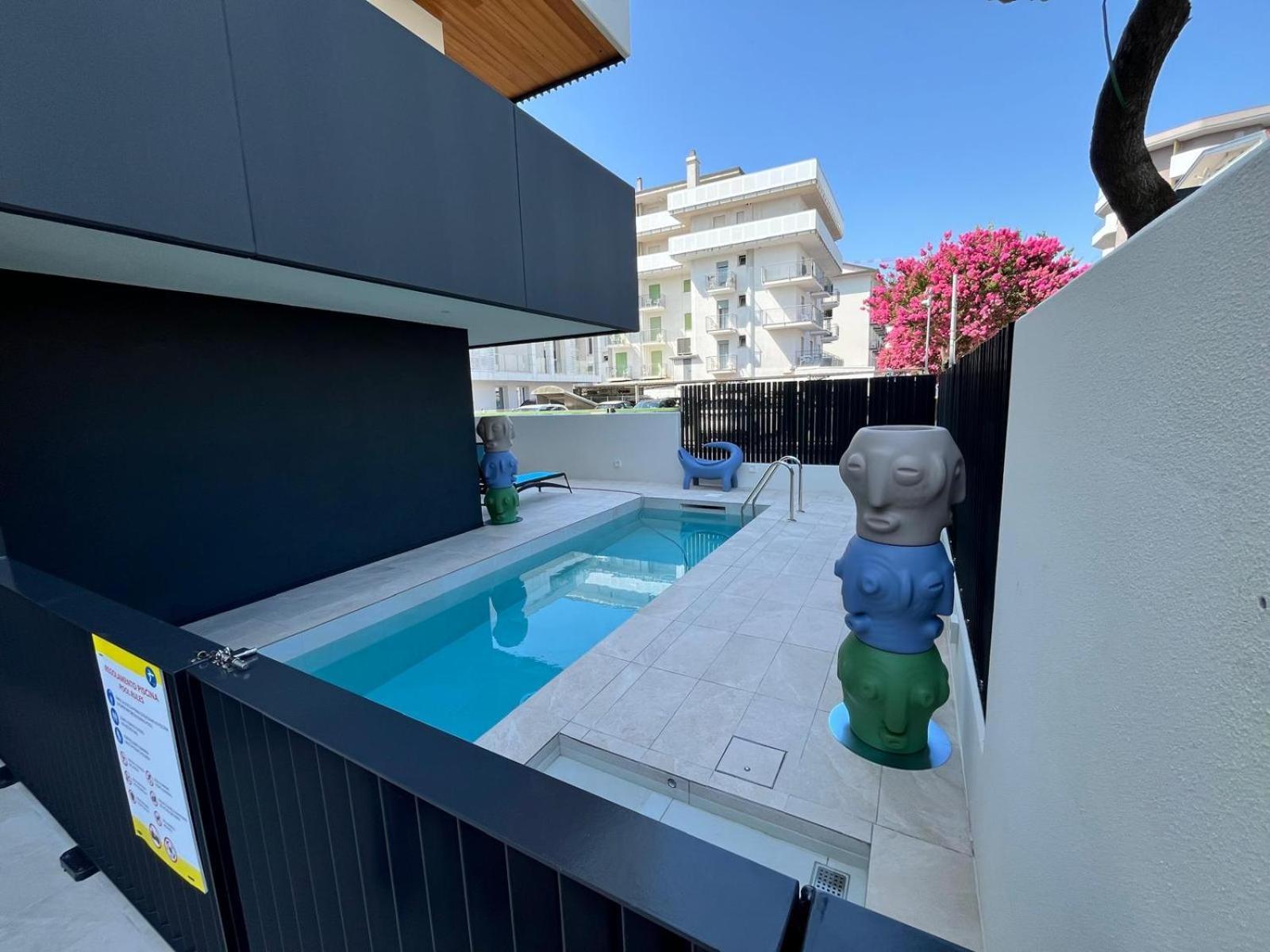 Beach Palace With Small Swimming Pool, Private Beach, Parking Lido di Jesolo Exteriör bild