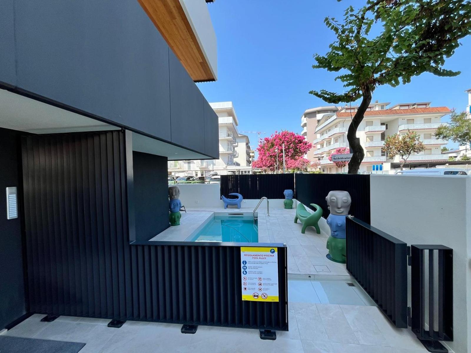 Beach Palace With Small Swimming Pool, Private Beach, Parking Lido di Jesolo Exteriör bild