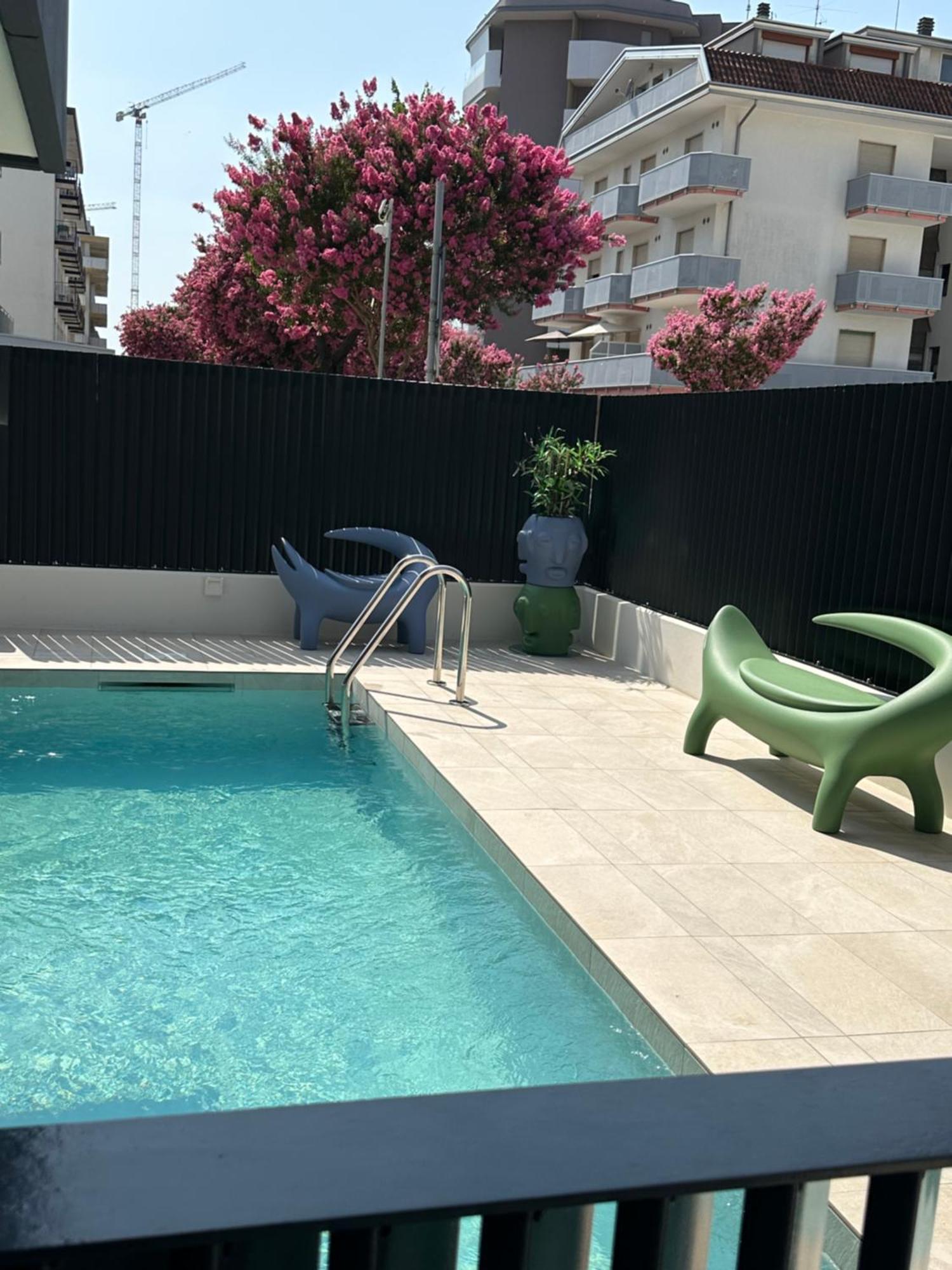 Beach Palace With Small Swimming Pool, Private Beach, Parking Lido di Jesolo Exteriör bild