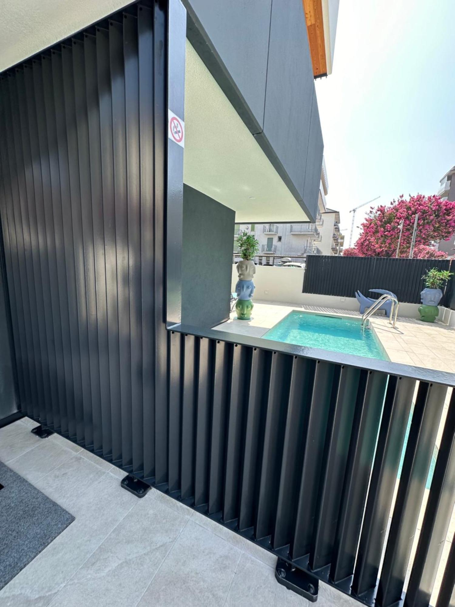 Beach Palace With Small Swimming Pool, Private Beach, Parking Lido di Jesolo Exteriör bild